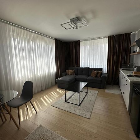Em02- Apartament 2 Camere Luxury Тиргу-Жіу Екстер'єр фото