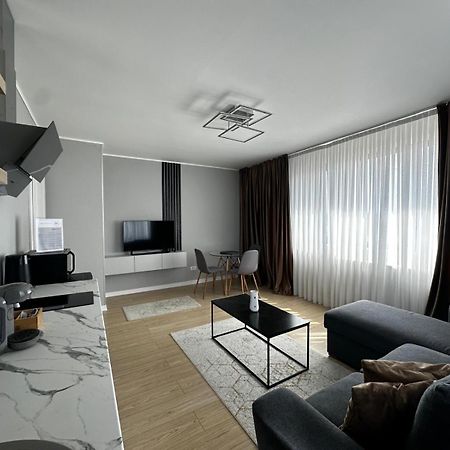 Em02- Apartament 2 Camere Luxury Тиргу-Жіу Екстер'єр фото