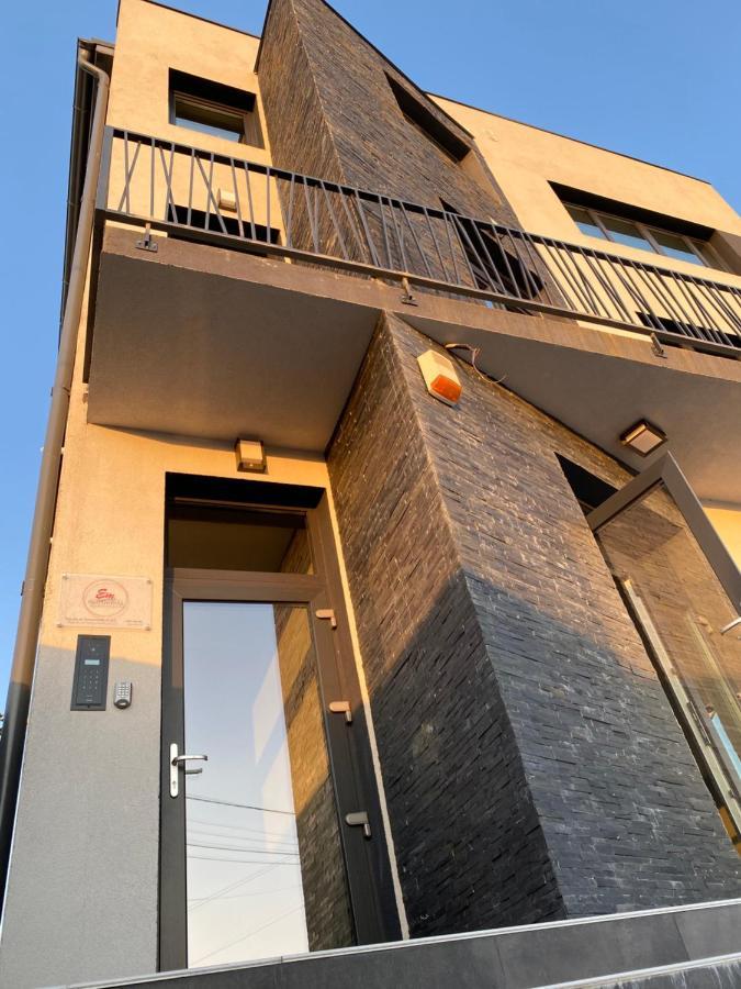 Em02- Apartament 2 Camere Luxury Тиргу-Жіу Екстер'єр фото